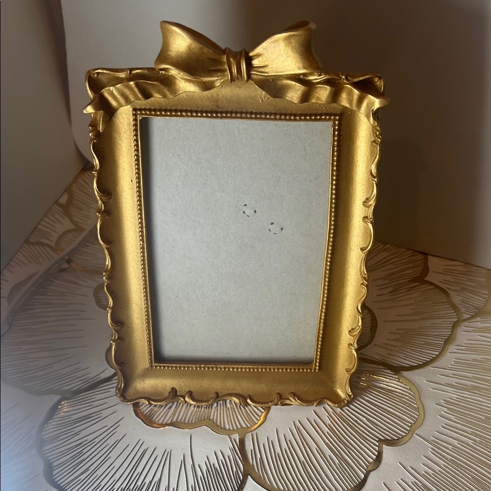 Elegant Gold Picture Frame with Bow Accent For 4x6 pictures - Picture 10 of 16